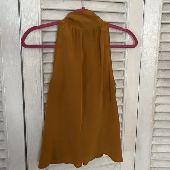 Beautiful BCBG top - Picture 3 of 3